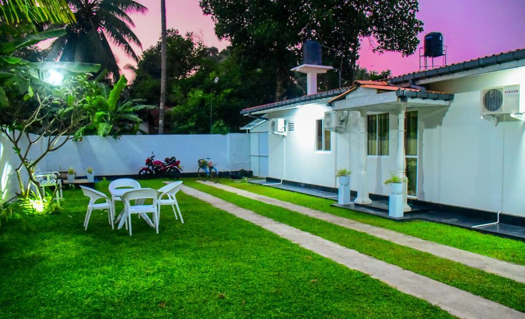 Diva Villa Airport Transit Hotel Katunayaka Exterior photo